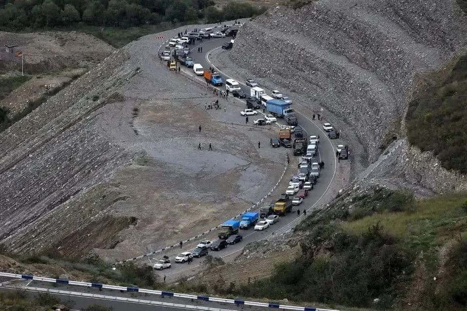 ترافیک سنگین در محورهای شمالی/ جاده چالوس و آزادراه تهران–شمال یک‌طرفه شد
