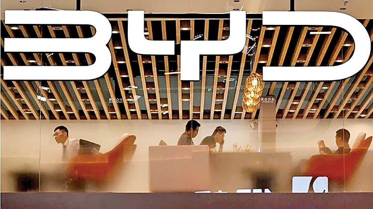 استخدام وزیر خارجه پیشین مجارستان در BYD