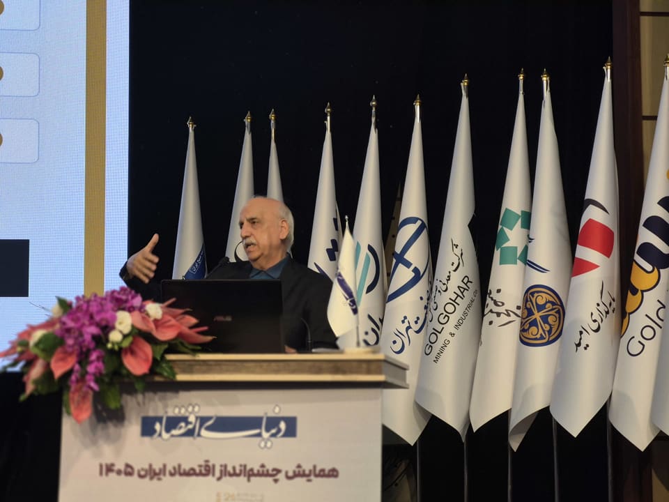 عبده‌ تبریزی: بانک‌ها و بازار سرمایه رقیب یکدیگر نیستند/ نظام مالی به‌تنهایی قادر به خلق ثروت نیست/ تصمیم‌های پیش‌رو می‌تواند مسیر آینده اقتصاد ایران را تعیین کند