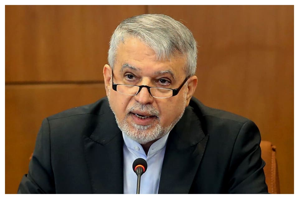 انتقاد وزیر  پزشکیان از تندروها: اینکه کسی در یک تریبون رسمی و در زمانی که کشور درگیر جنگ است، رسماً درباره حمله به ترامپ و ترور او در ترکیه سخن بگوید، چه معنایی دارد؟/  ایرانیان خارج از کشور؛ ظرفیتی بزرگ برای گردشگری ایران