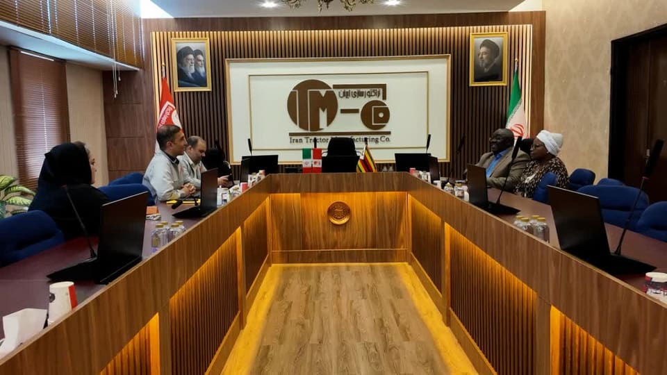 سفیر زیمبابوه خواستار راه‌اندازی خط مونتاژ تراکتور ایرانی در کشورش شد