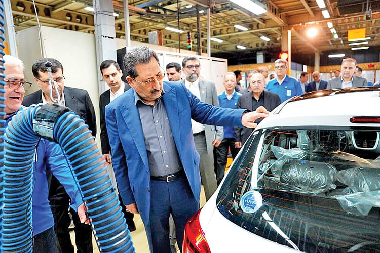 وزیر صمت: خودروهای هیبریدی در دستور کار خودروسازان باشد