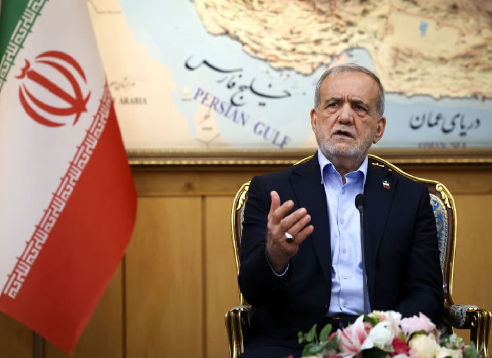 پزشکیان: جنگی که اکنون با آن مواجهیم، صرفا با تفنگ و موشک حل نمی‌شود/ بدتر از آن، وضعیت اقتصادی است