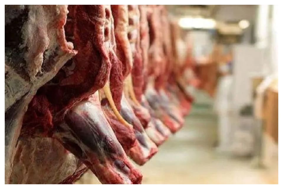 در بازار گوشت قیمت‌سازی شده است/ هر کسی به قیمت دلخواه خود گوشت قرمز را می‌فروشد
