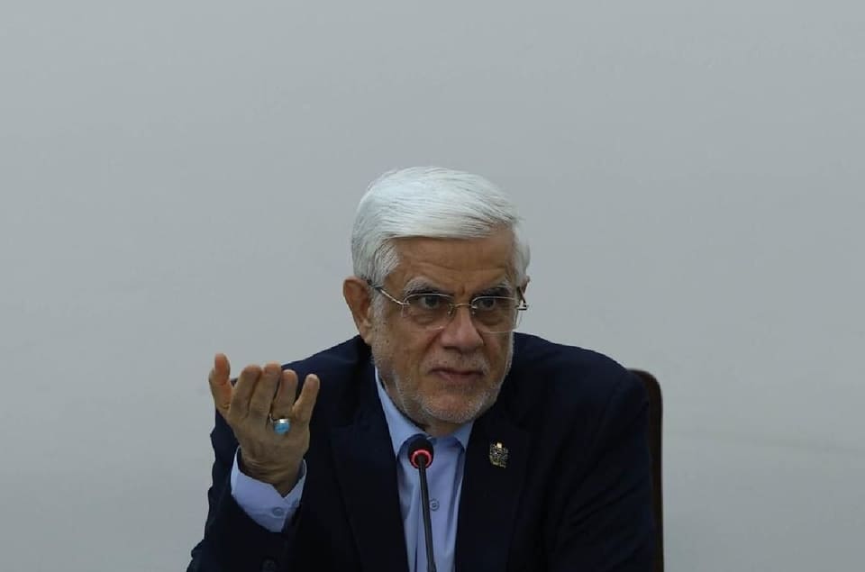 عارف: محاصره دریایی سبب توسعه کریدورهای مرزی ایران شد/ دولت ظرفیت عبور کامیون‌ها از مرزها را افزایش می‌دهد